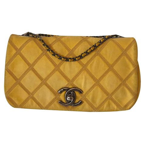 chanel jaune